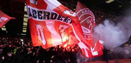 Fußball in Schottland: Fan des FC Aberdeen wirft Sitzschale und trifft eigenen Spieler