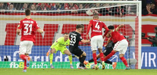 Fußball-Bundesliga: FSV Mainz 05 gleicht in der Nachspielzeit gegen SC Freiburg aus
