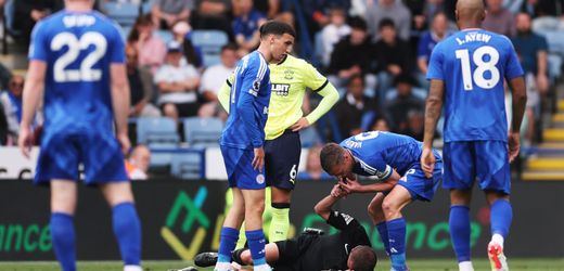 Premier League: Jamie Vardy pfeift, damit dem Schiedsrichter geholfen wird